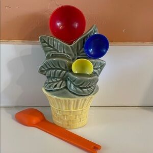 Colorful Ceramic Leaf Vase with Measuring Spoons